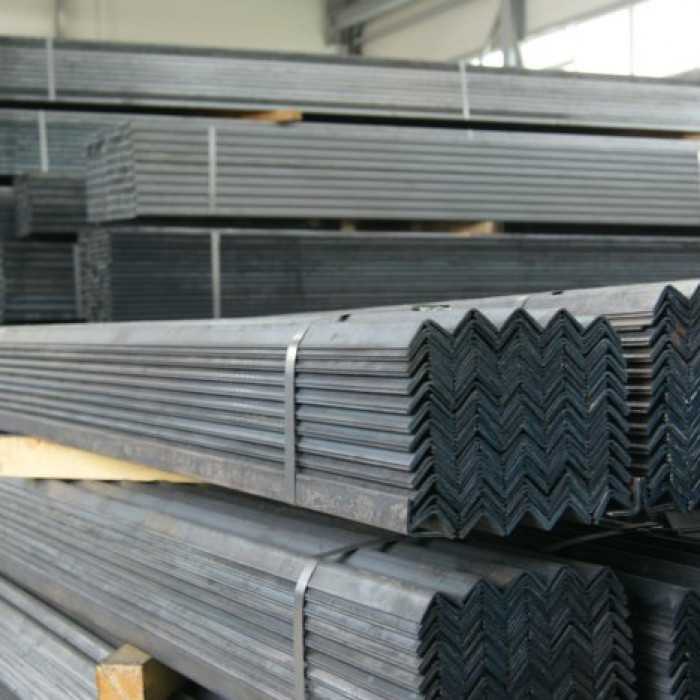 Уголок горячекатаный равнополочный 70х70х7 мм 12 м